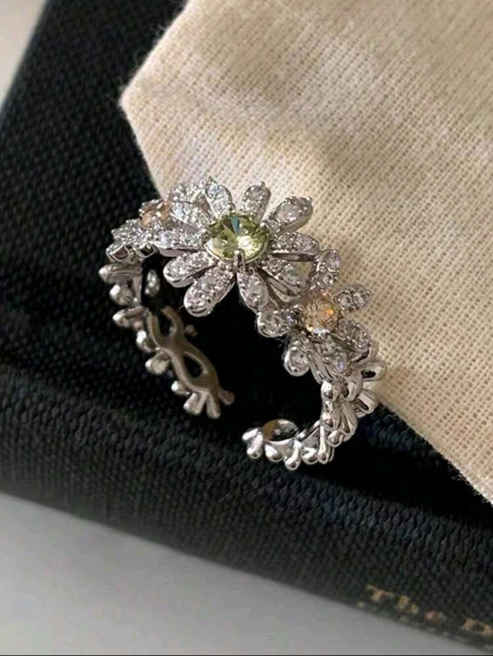 BRAND NEW ** Silver Floral Crystal Cuff Ring with Green Center Stone
